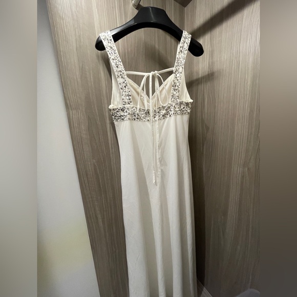BRAND NEW premium White Maxi Dress -bridal/wedding/Prom in size Small - Picture 3 of 5